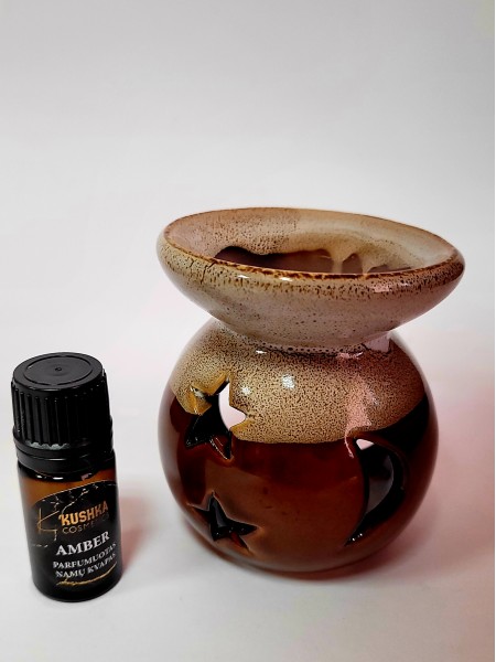 Parfumuoto kvapo dvispalvis (smėlinis ir rudas) garintuvas – žvakidė, kartu su parfumuotu namų kvapu „Amber“, 5 ml