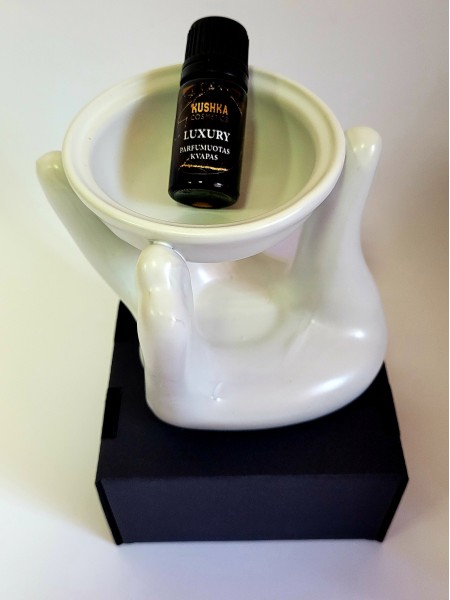 Parfumuoto kvapo baltas garintuvas – žvakidė, kartu su parfumuotu namų kvapu „Luxury“, 5 ml