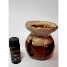 Parfumuoto kvapo dvispalvis (smėlinis ir rudas) garintuvas – žvakidė, kartu su parfumuotu namų kvapu „Patchouli Courage“, 5 ml